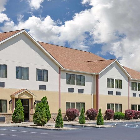 Baymont By Wyndham Boston Heights/Hudson Hotell Exteriör bild