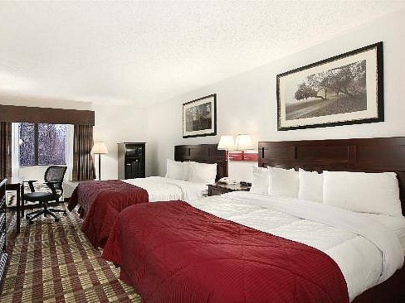 Baymont By Wyndham Boston Heights/Hudson Hotell Exteriör bild